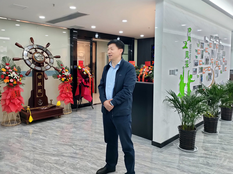 625696d9cfc1f.jpg 吳總_副本.jpg