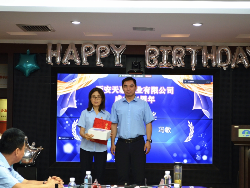 6678e2249f32d.jpg 馮敏獲獎_副本.jpg